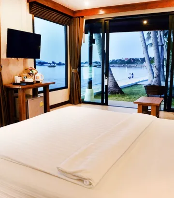 ริมหาดพาโนรามา