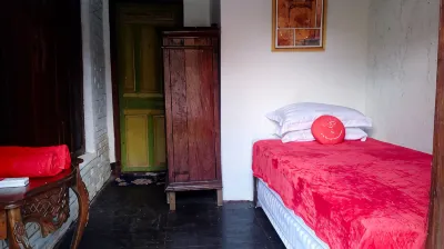 RUMAH JAWA APIK Hotel di Tirtonirmolo