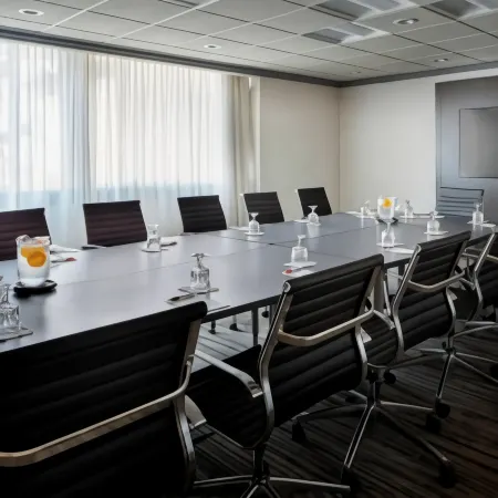 Marriott Hartford/Windsor Airport Отели рядом с достопримечательностью «Школа Лумиса Чаффи»