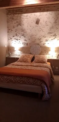 comfortable cottages in character farmhouse located in Drôme Provençal Hotels in Grillon