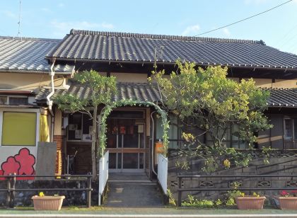 Mariko Minpaku is an Old Folk House Along the Bypa