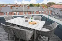 Elliot Oliver - Stunning Three Bedroom Penthouse with Large Terrace & Parking