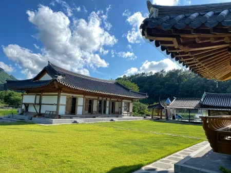 Wanju Sirangol Hanok B&B (Siboheon)