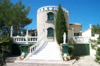 Villa with Pool in Provence -Villa Romantique Sleeps up to 12+4 in Optional Gite - Homestays