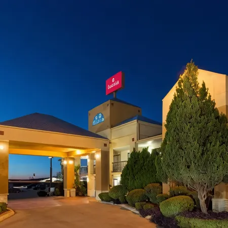 Ramada by Wyndham San Antonio Near SeaWorld/Lackland AFB Отели рядом с достопримечательностью «Аквапарк Акватика в Сан-Антонио»