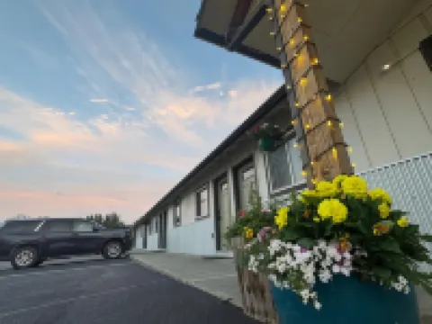 The Pioneer Motel Hotels in Matanuska-Susitna