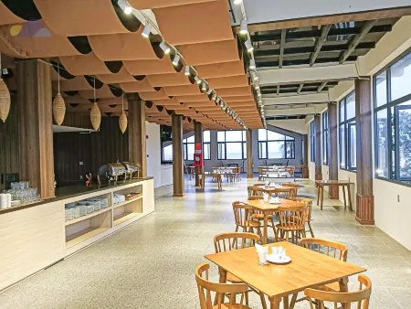 Golden Rose Hotel Отели рядом с достопримечательностью «Пуло-Кондор»