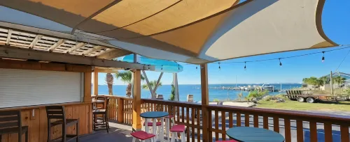 Quality Inn & Suites Gulf Breeze Bayside Near Pensacola Beach - 2-Star