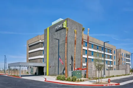 Home2 Suites by Hilton Palmdale Отели рядом с достопримечательностью «Mulligan Family Fun Center»
