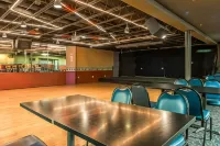 Quality Inn & Suites - موقف سيارات