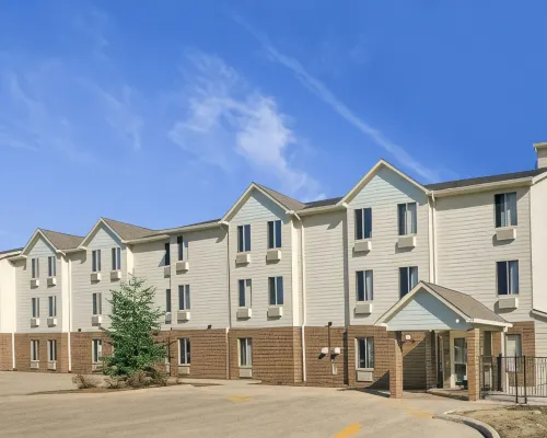 Jacksonville Inn & Suites Hotels in South Jacksonville