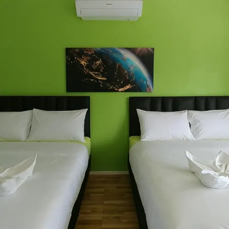 Thipburee Riverside Hotel