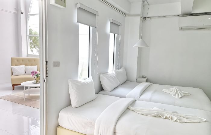 De'White Hotel
