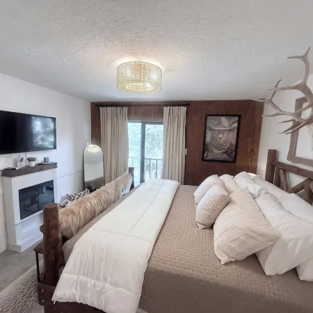 Cozy 2/2.5 Condo-Close to Lifts-Walk or Ride Shuttle Route-WiFi-Family Friendly