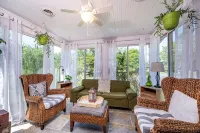 The Blue bungalow: 3-bedroom in Richmond