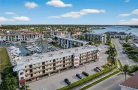 Beautiful Relaxing, Waterside Views! Walking Distance, Elevator,Garage, Pool&Spa