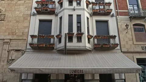 Arva Spa París in レオン