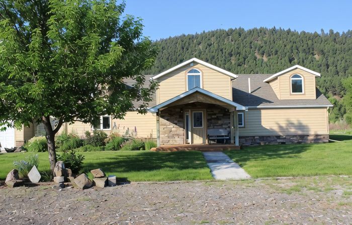Terrific 3-bedroom house on the beautiful Clark Fork River