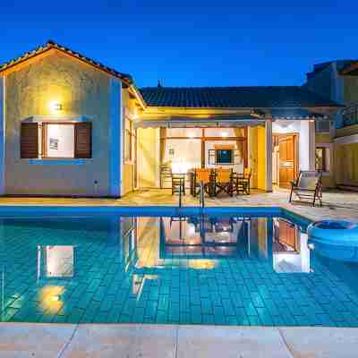 Spacious Villa for 6 with Private Pool & Large Garden, 400m from the Beach Fitness & Recreational Facilities