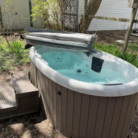 Large 3-bedroom House with Outdoor Hot Tub!
