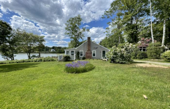 Quaint Retro Ash Cove Cottage