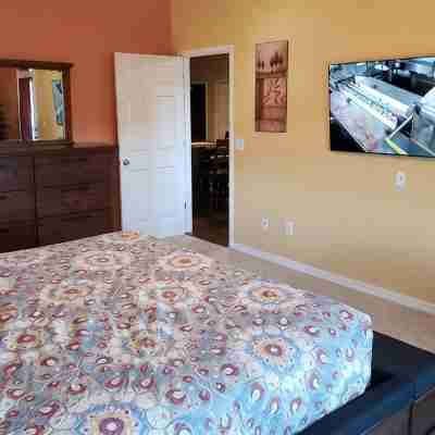 Lakeview Penthouse, Amazing Views—3BR/2BA Relax in Branson Condo, Indian Point Rooms