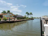 Beautiful views of Naples Bay and walking distance to 5th ave!