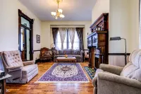 Spacious 7-Bedroom, 4 Bathroom House with WiFi and New Hvac in Wonderful Wichita - Bungalows