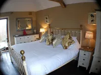 The Bowl Inn Hotels in Charing