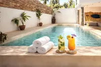 Spacious 2Br w/ Pool •  Walk to Beach & Town • Quiet Area - Villas