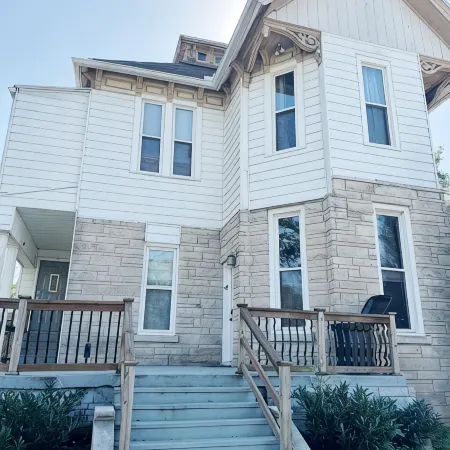Downtown EVV 2BR- 1.5BA Apt-  Chandler A