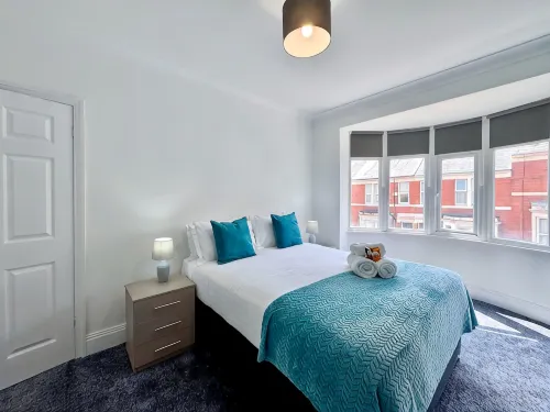 Brandon Grove Stay | Sleeps 6 by Week2Week