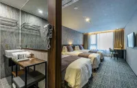 Hotel With City - 駐車場
