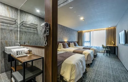 Hotel With City