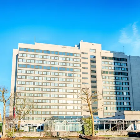 Crowne Plaza FRANKFURT CONGRESS HOTEL by IHG Отели рядом с достопримечательностью «Нидеррад»