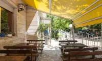 Sunflower City Student Hostel & Bar