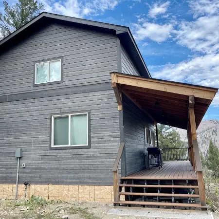 New Mountain Cabin perfect for outdoor enthusiasts- hiking, fishing, relaxing!