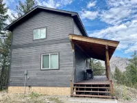 New Mountain Cabin perfect for outdoor enthusiasts- hiking, fishing, relaxing!