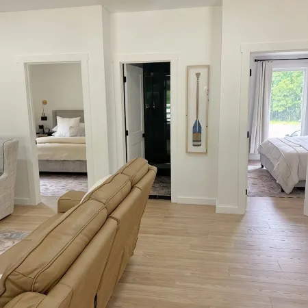 Luxury 2 Bedroom Lakeside Cabin in Murray KY with Lake Access Отели в г. Каллоуэй Каунти