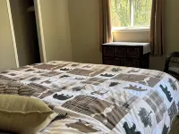 Noah’s private three bedroom lakefront cottage. Hotele w: Clare