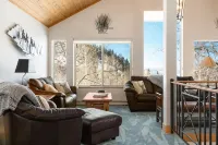 Close to town cabin w/Hot Tub in Steamboat Springs - 부티크