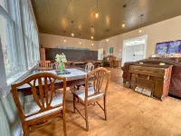 1910 Schoolhouse w/ Private Gymnasium, player piano, record player, pump organ