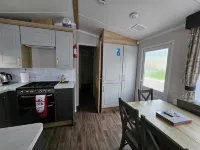Freesia 3 Bedroom Modern Caravan Rockley Park, Poole Harbour, Dorset. Dogs free. - Homestays