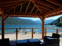 Beautiful Beach front cottage near Nelson, BC - Hytter
