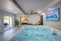 Coyote Den — Romantic Desert Villa · Private Hot Tub Lounge - Villas