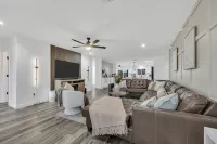 Charming 4 Bedroom Home Near ASU with a Office Space & Outdoor Playground - Holiday bungalows
