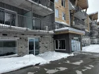 Ski-in Penthouse Condo at the base of Mont-Ste-Anne - バルコニー