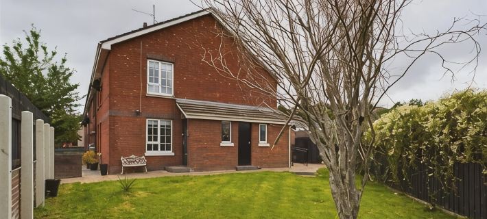 Wonderful 4-bedroom house in Newry Central Hotels in Newry