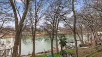 Honey Dreams on Lake McQueeney.  Within minutes to tons of local attractions! - 4-Star