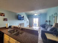 Cozy Beach Condo with Private Beach, Heated Pool, High Speed WiFi, and More. - 4 Sao